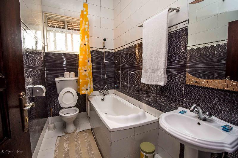 Innophine Hotel 790 엔테베 외부 사진